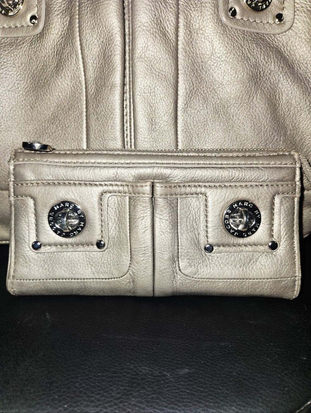 Marc Jacobs Metallic Silver Leather Totally Turnlock Zip Clutch Wallet